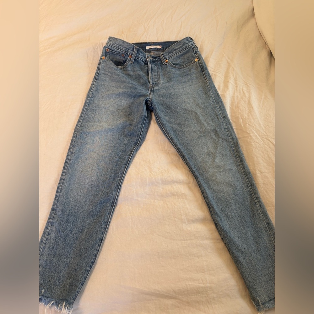 Levi's Wedgie Size 28
